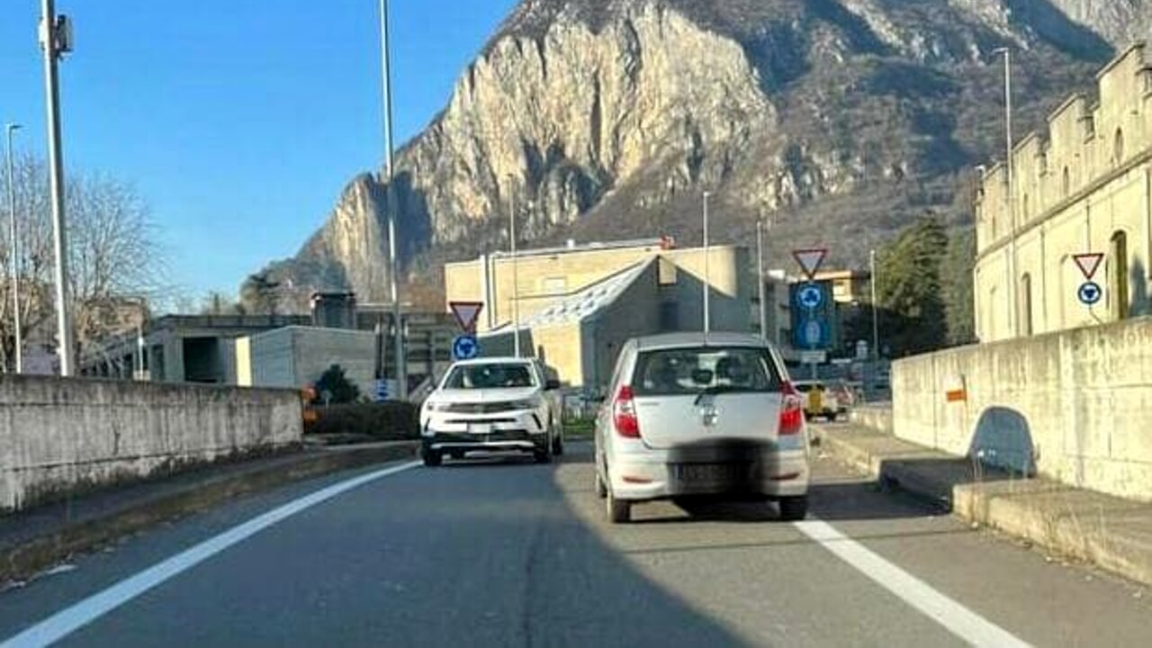 SS36 Lecco: veicolo contromano presso lo svincolo delle Meridiane, scontro evitato per un soffio nel tunnel