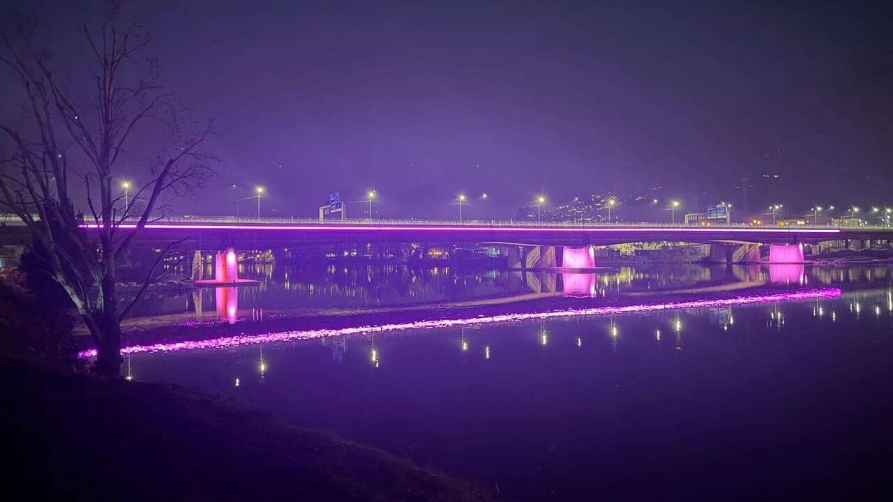 Il Quarto Ponte illuminato di rosa per la Festa della Donna